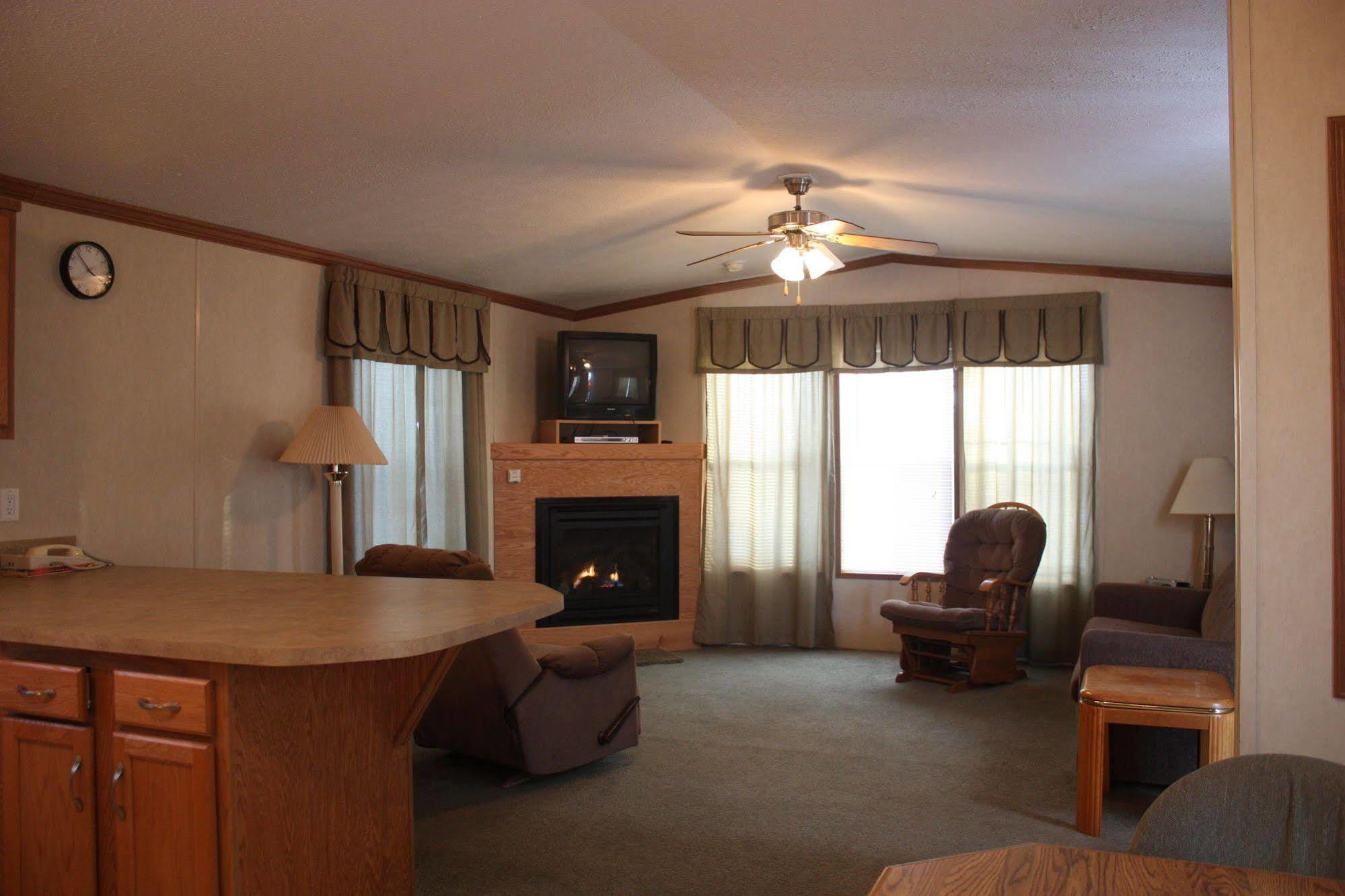 Mcquoid'S Inn And Event Center Isle Esterno foto