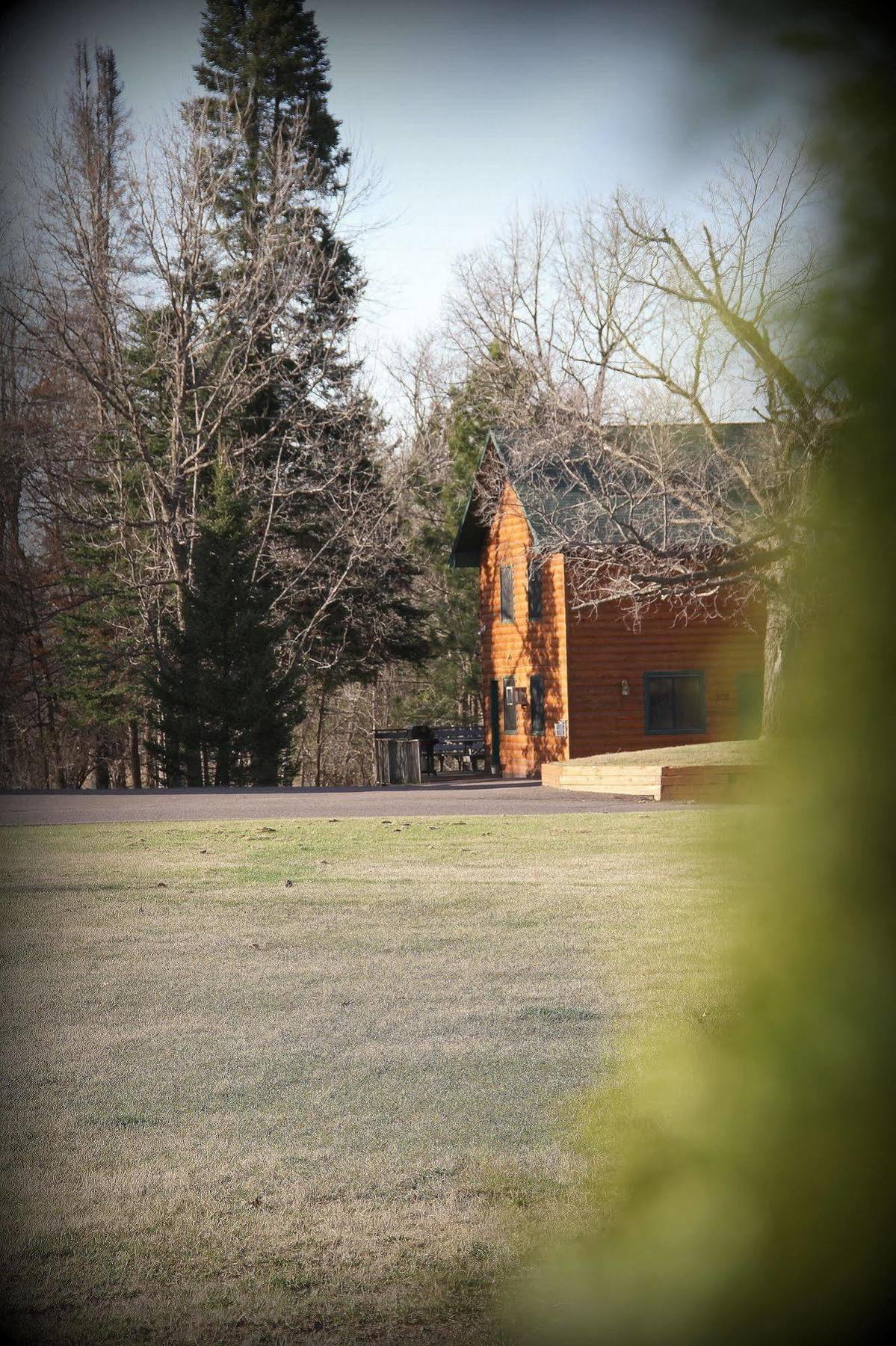 Mcquoid'S Inn And Event Center Isle Esterno foto
