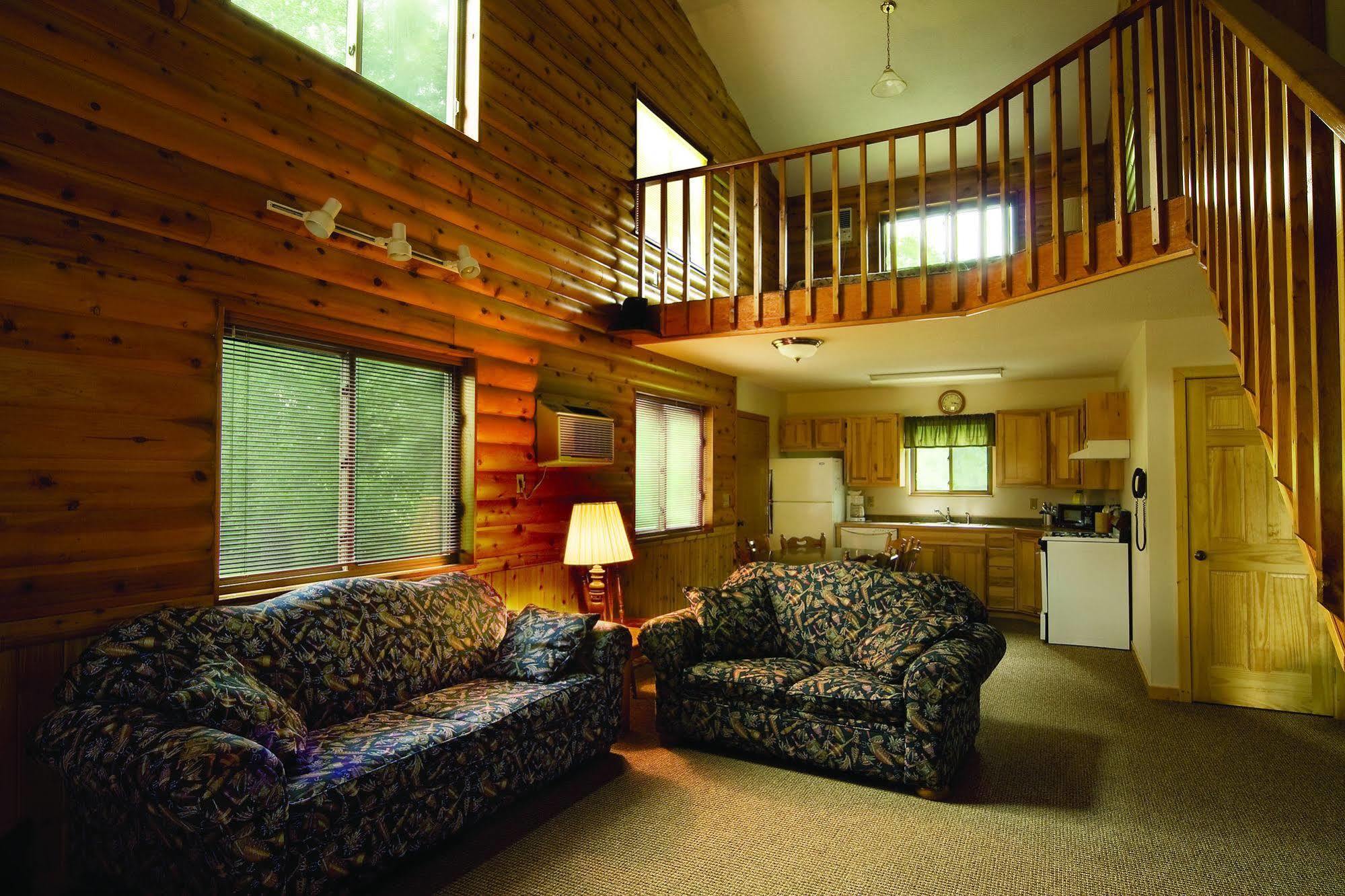 Mcquoid'S Inn And Event Center Isle Esterno foto