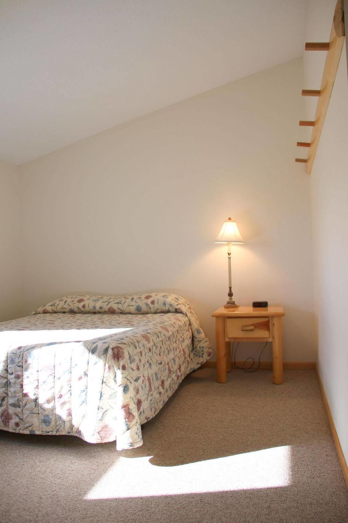 Mcquoid'S Inn And Event Center Isle Esterno foto