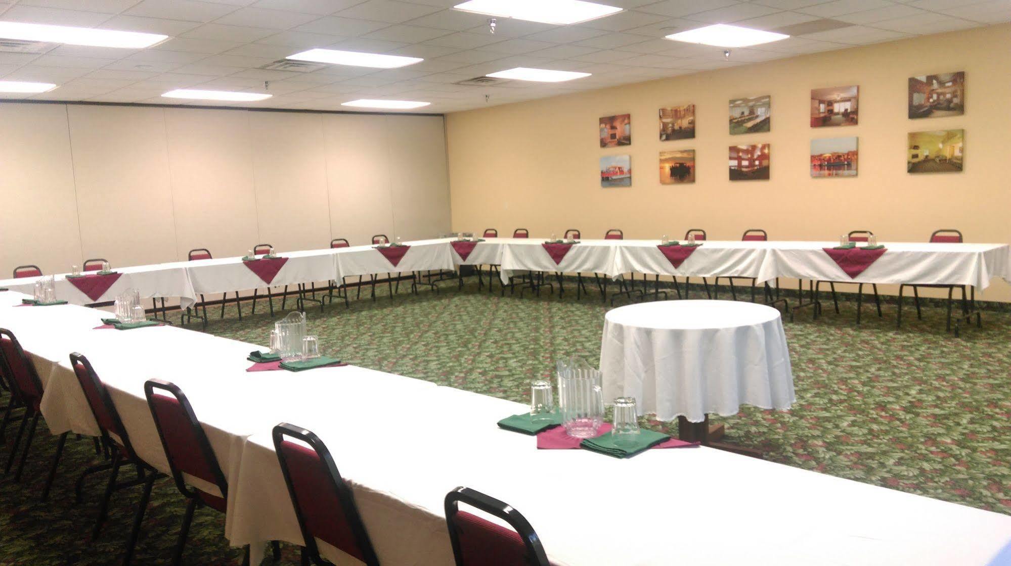 Mcquoid'S Inn And Event Center Isle Esterno foto